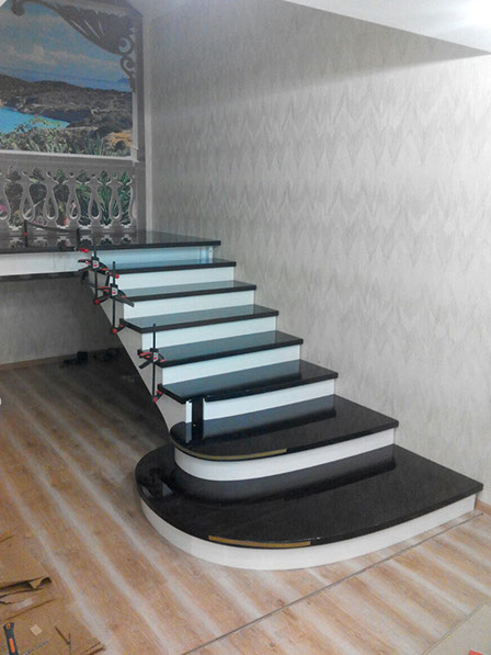 Лестницы Красноярск. Изготовление классической лестницы из массива лиственницы в город Лесосибирск. Марш24.