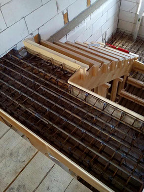 Изготовление железобетоннойлестницы на второй этаж в частном доме в поселке Синегорье.